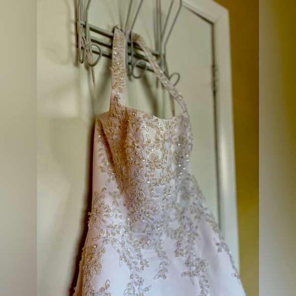 NWT- David’s Bridal Michelangelo White Beaded A-Line Halter Satin Gown (Size 6) - Picture 2 of 16